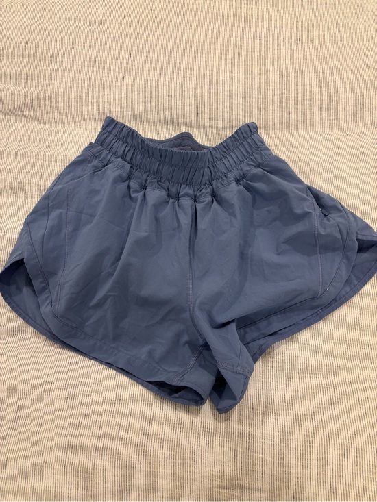 lululemon athletica Pants - lululemon athletica tracker shorts - size 2